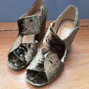 Cabi Interlock Block Crushed Velvet Heels Moss Green Sz 7
